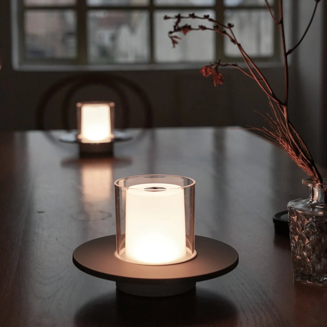 Elegant Touch - Controlled Candle Lamp - Minimalist & Cordless Design - Veliqo