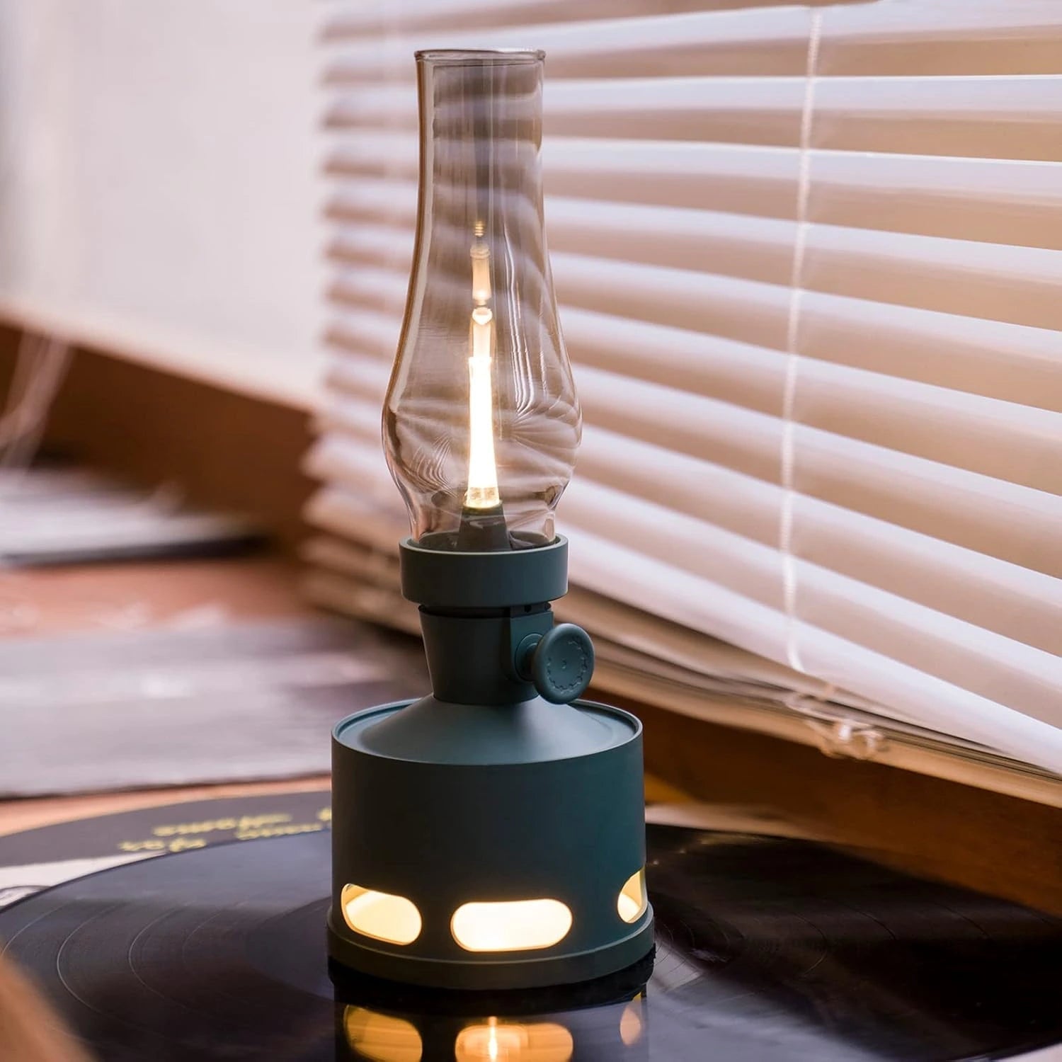 Vintage LED Lantern - Elegant Rechargeable LED Lamp - Veliqo
